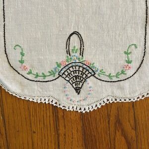 Vintage Embroidered Linen Vanity Set Floral Basket Lace Trim White 3pc Coquette